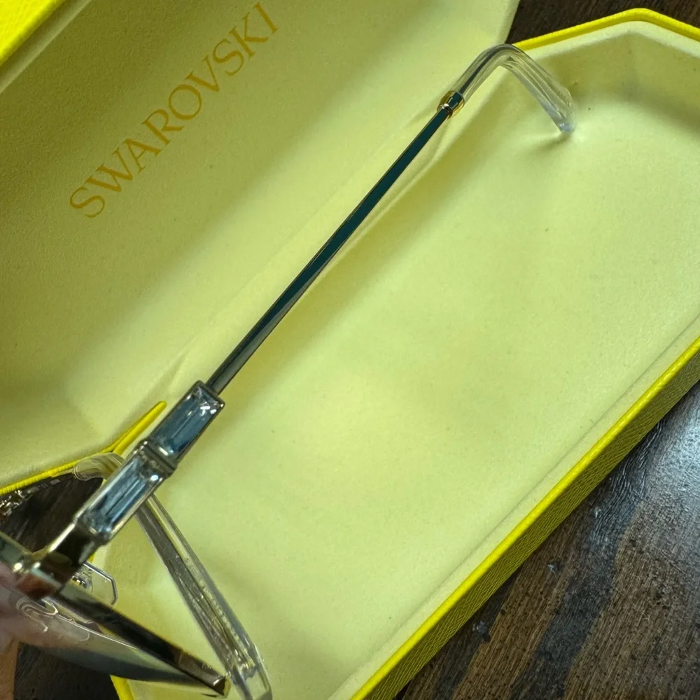 Swarovski Gold Round Glasses with Minimalist Design - Picture 3 of 3